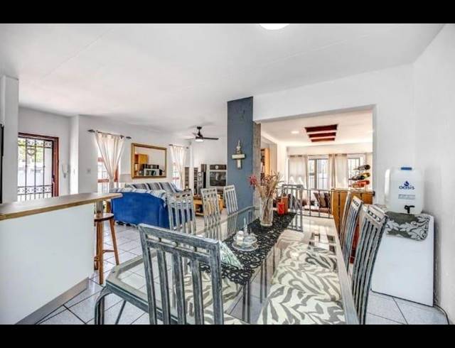 3 BEDROOM HOUSE FOR SALE IN SUNNINGHILL